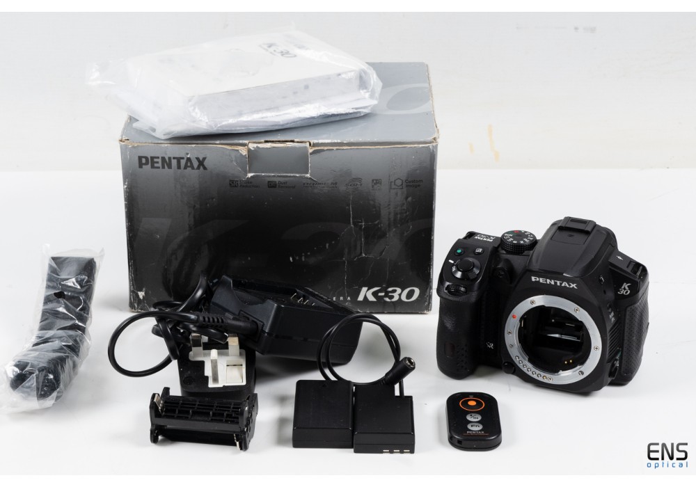 Pentax K-30 DSLR Digital DSLR Camera Bundle  - Clean condition